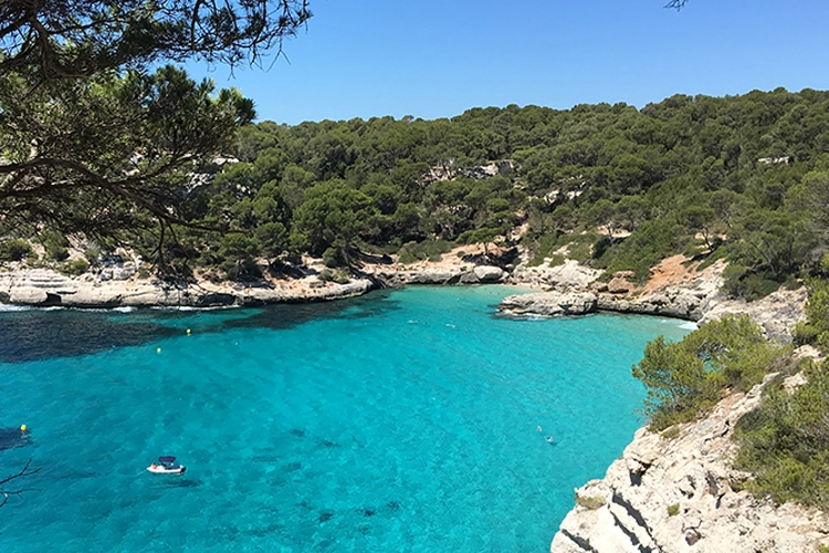 A photograpf of the Cala Mitjaneta and Cala Mitjana