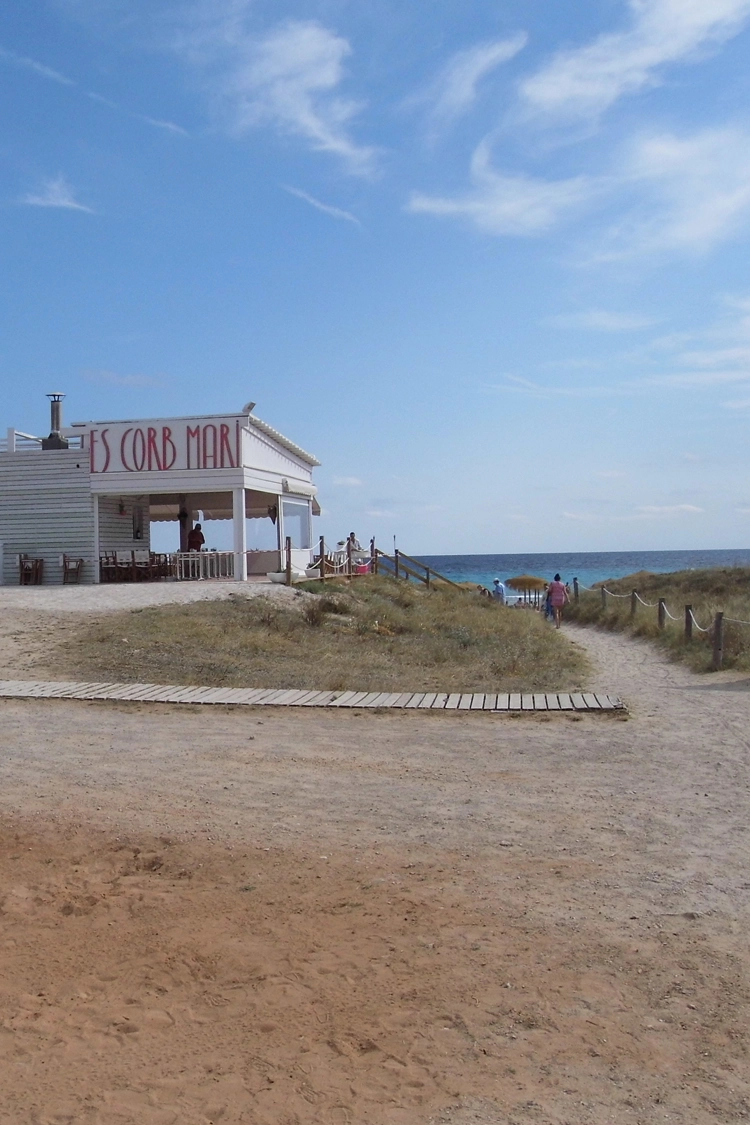 Es Corb Mari beach bar in Son Bou