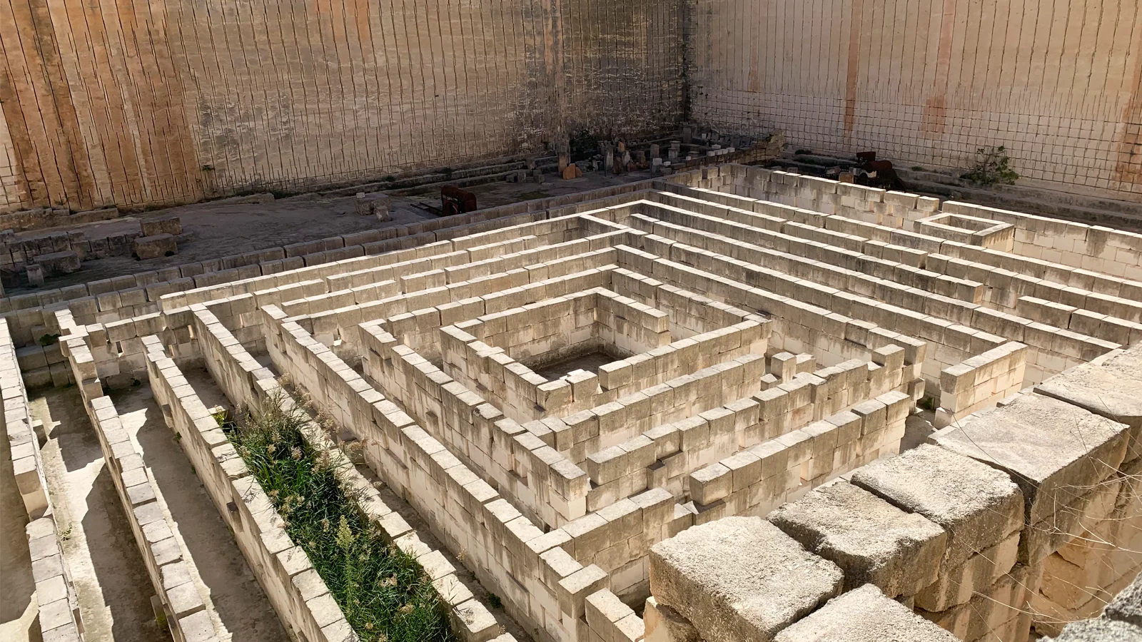 The mineral labyrinth at Lithica