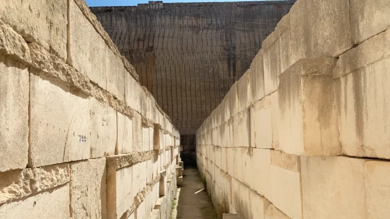 Labyrinth routes